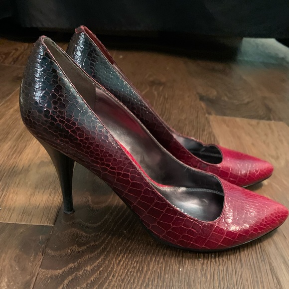 Faux snakeskin red and black heels - Picture 4 of 5